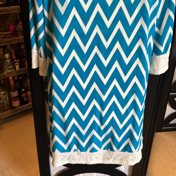 Ice Silk Turquoise & White Chevron Striped Lace Trim 3/4 Sleeved Pull On Dress. - Picture 7 of 10